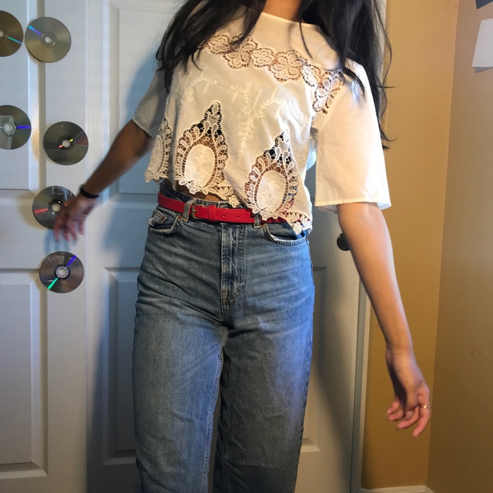 KIMCHI BLUE WHITE CUTOUT TOP
